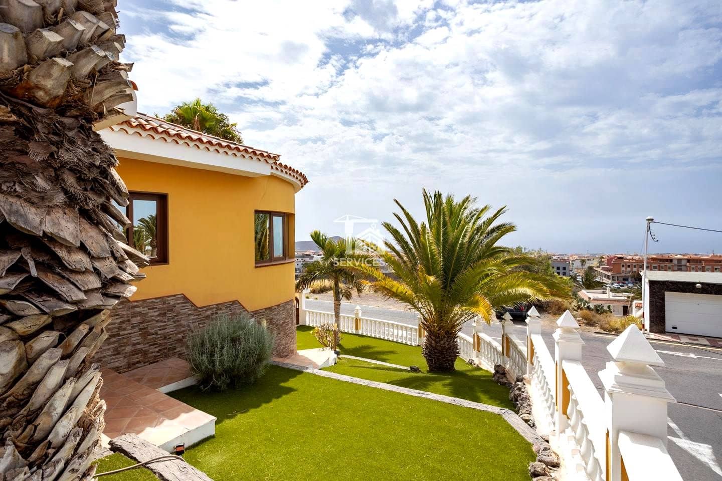 5 soveværelse Villa til salg i San Isidro de Abona med swimmingpool garage - € 699.000 (Ref: 9109834)