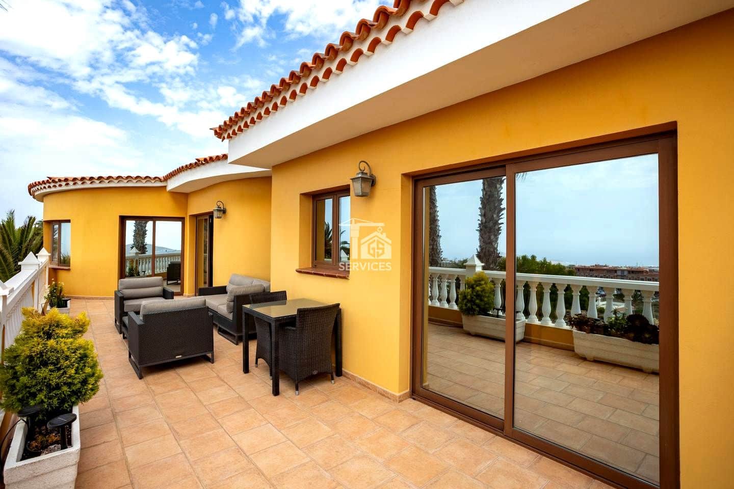 5 soveværelse Villa til salg i San Isidro de Abona med swimmingpool garage - € 699.000 (Ref: 9109834)