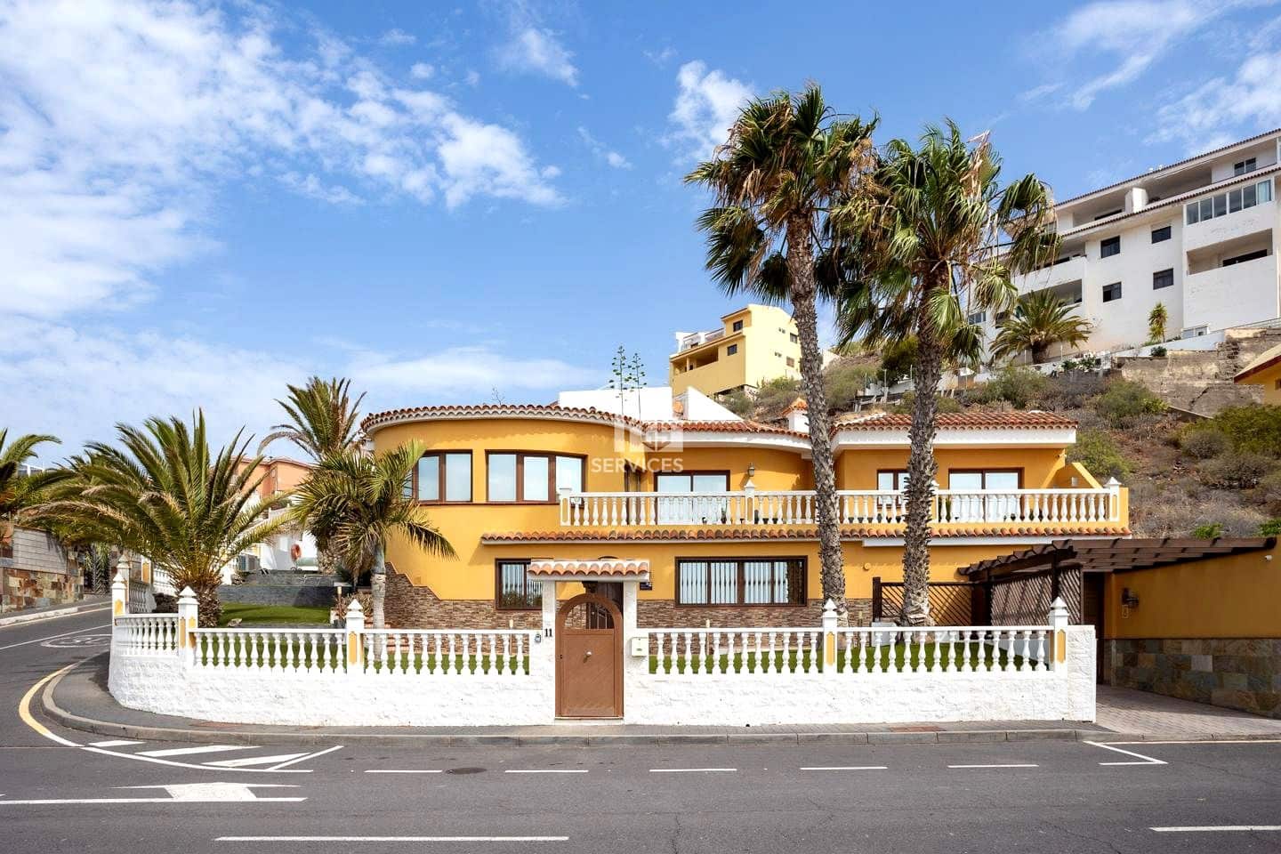 5 soveværelse Villa til salg i San Isidro de Abona med swimmingpool garage - € 699.000 (Ref: 9109834)