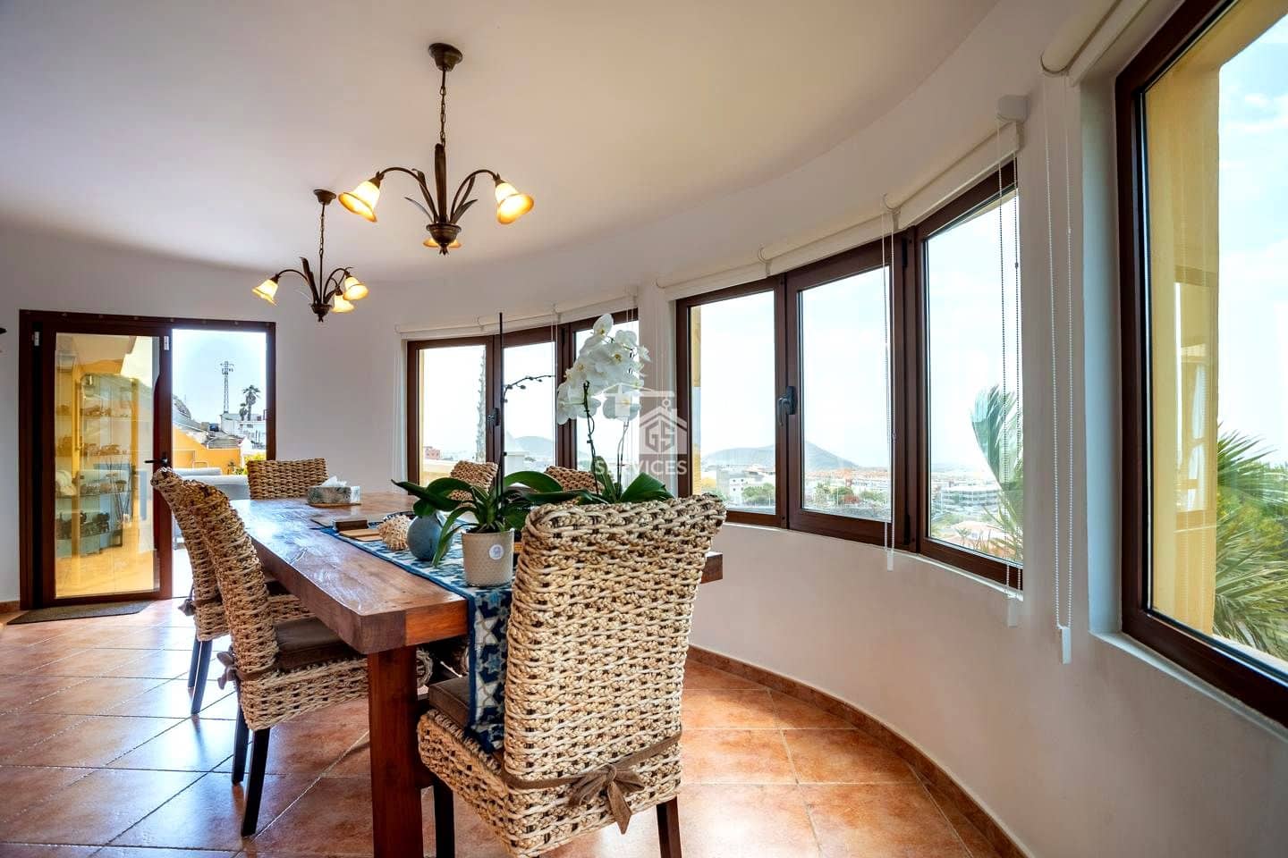 5 soveværelse Villa til salg i San Isidro de Abona med swimmingpool garage - € 699.000 (Ref: 9109834)