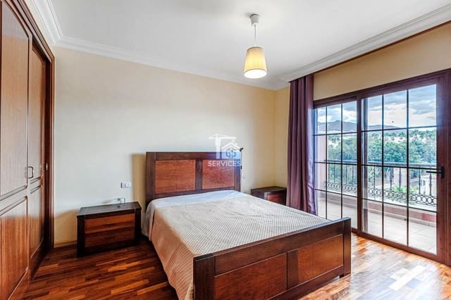 3 slaapkamer Villa te koop in Playa del Duque, Adeje met zwembad garage - € 1.150.000 (Ref: 9165184)