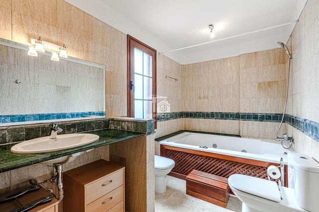 3 slaapkamer Villa te koop in Playa del Duque, Adeje met zwembad garage - € 1.150.000 (Ref: 9165184)