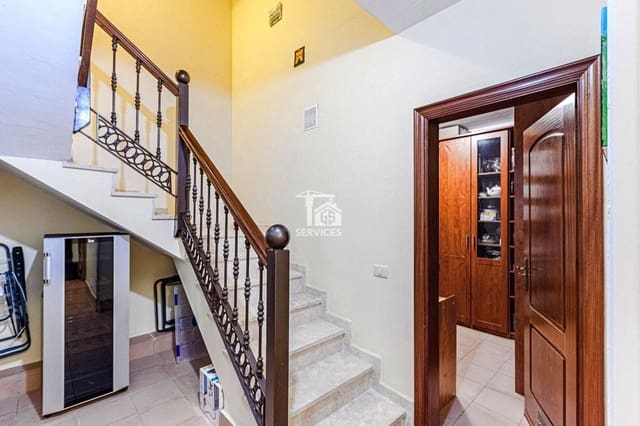 3 slaapkamer Villa te koop in Playa del Duque, Adeje met zwembad garage - € 1.150.000 (Ref: 9165184)