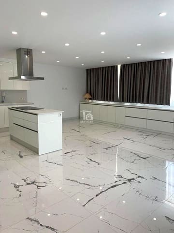 2 sovrum Lägenhet till salu i Los Cristianos, Arona med pool garage - 800 000 € (Ref: 9225997)