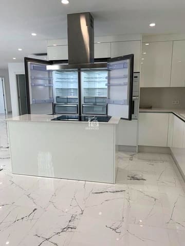 2 sovrum Lägenhet till salu i Los Cristianos, Arona med pool garage - 800 000 € (Ref: 9225997)