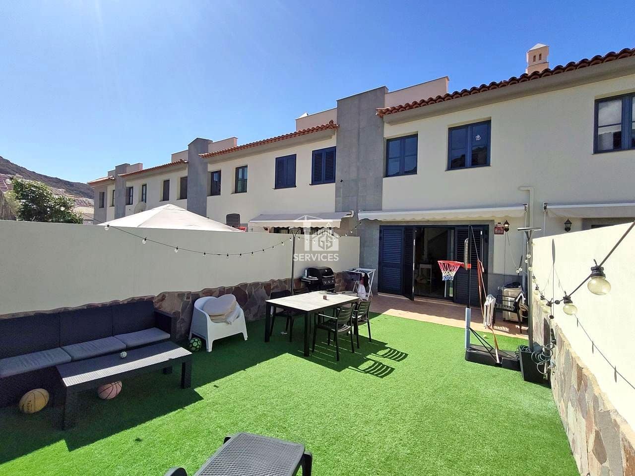 4 soveværelse Villa til salg i Adeje med swimmingpool garage - € 450.000 (Ref: 9230692)