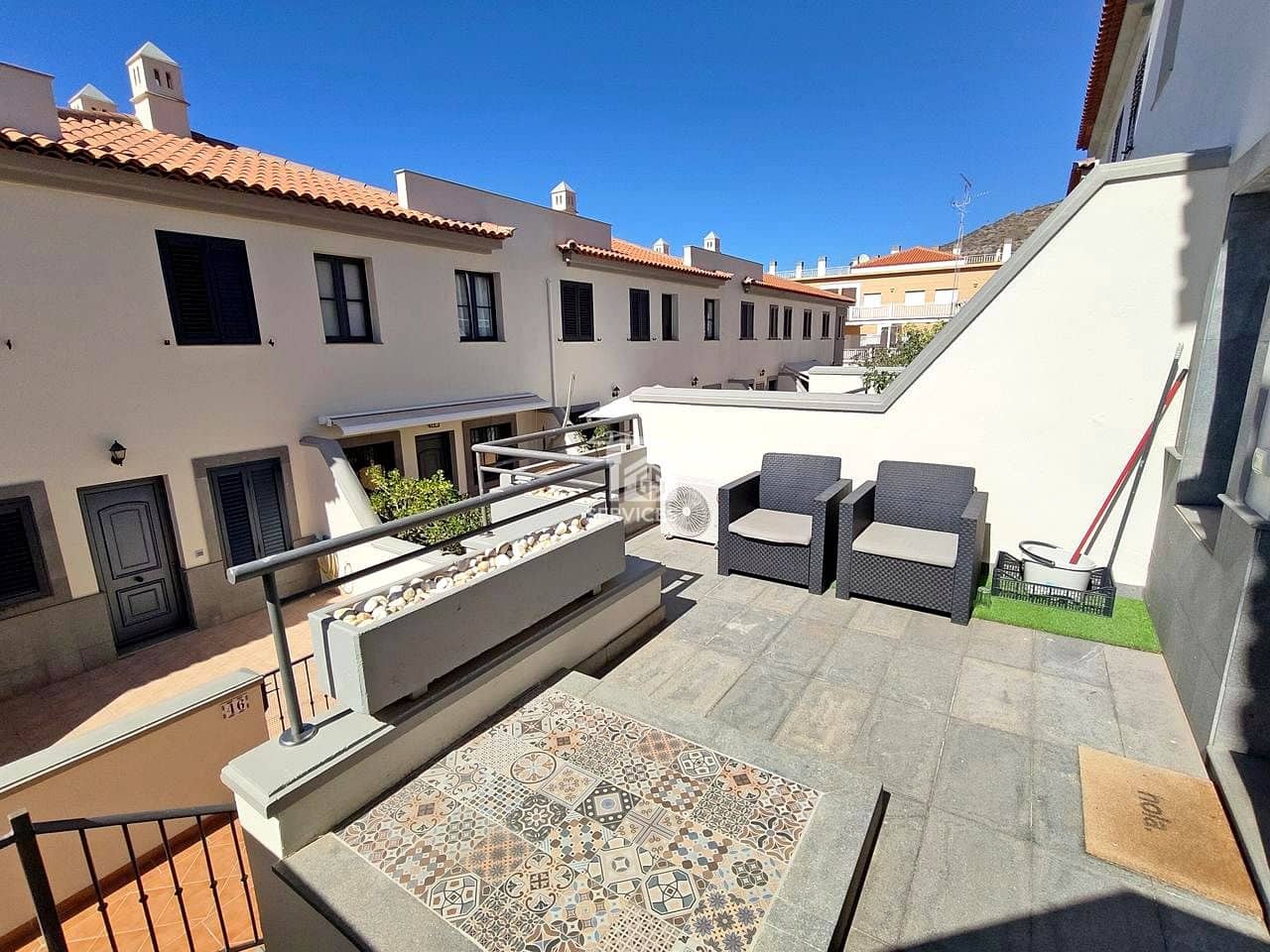 4 soveværelse Villa til salg i Adeje med swimmingpool garage - € 450.000 (Ref: 9230692)