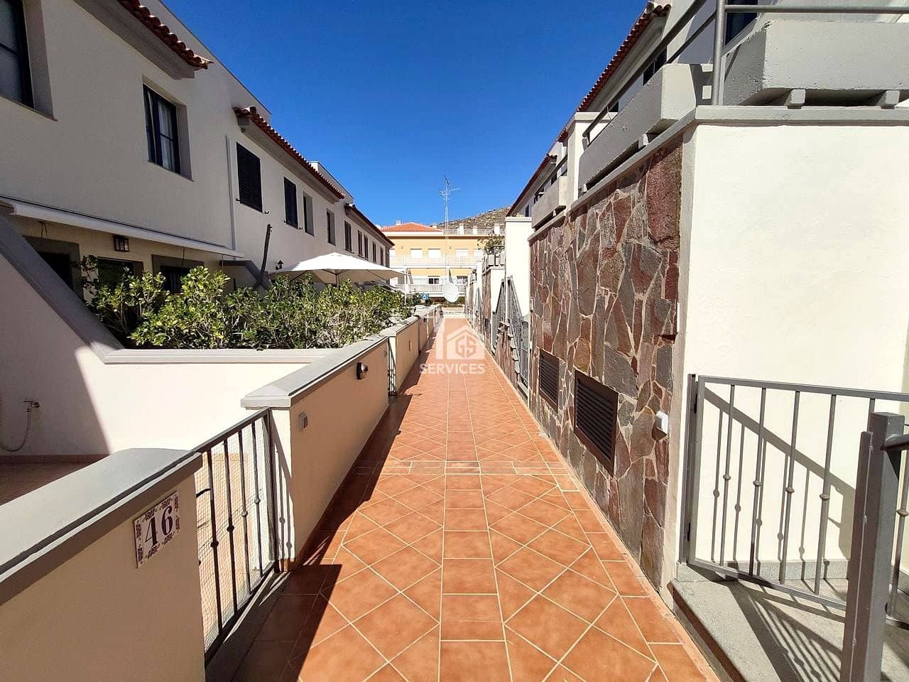 4 soveværelse Villa til salg i Adeje med swimmingpool garage - € 450.000 (Ref: 9230692)