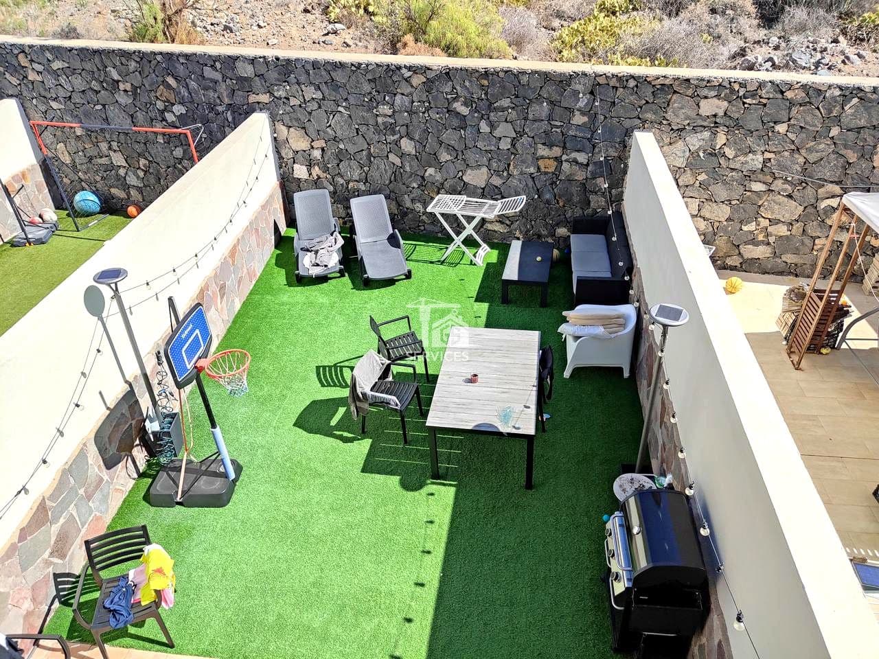 4 soveværelse Villa til salg i Adeje med swimmingpool garage - € 450.000 (Ref: 9230692)