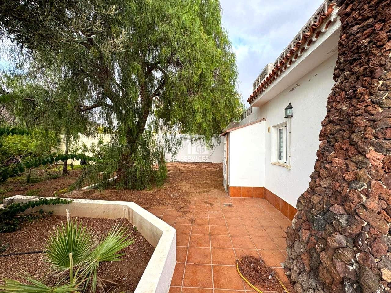 2 soveværelse Villa til salg i Arona med garage - € 660.000 (Ref: 9242478)