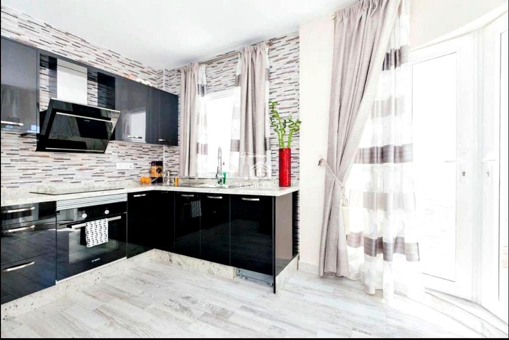 3 soveværelse Villa til salg i Adeje med swimmingpool garage - € 630.000 (Ref: 9247854)