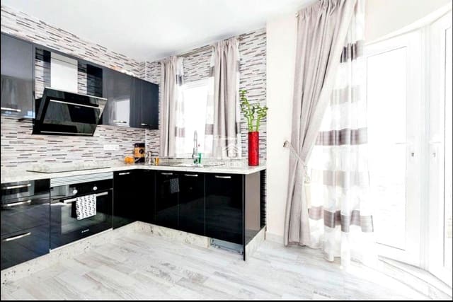 3 bedroom Villa for sale in Torviscas Centro y Alto, Adeje with pool garage - € 630,000 (Ref: 9247854)