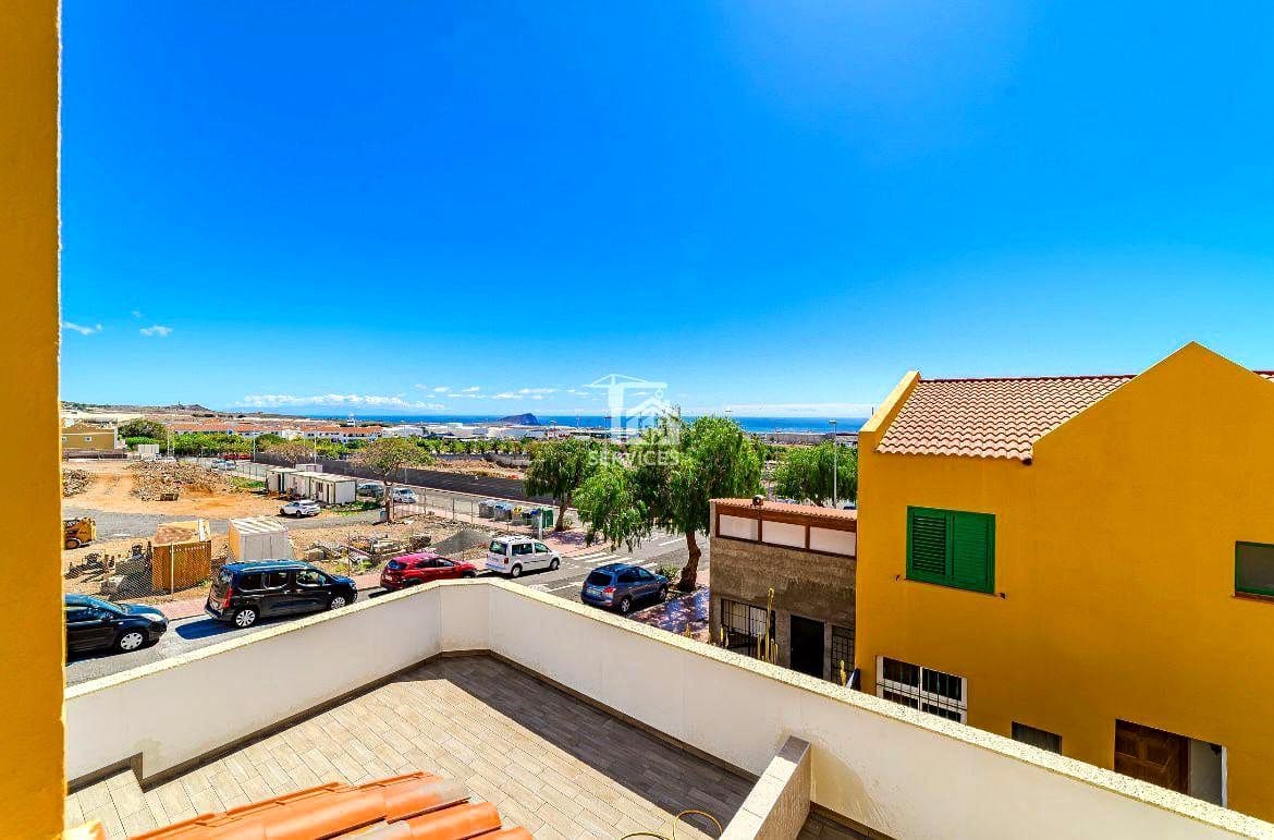 3 slaapkamer Villa te koop in San Miguel de Abona met zwembad - € 420.000 (Ref: 9247855)