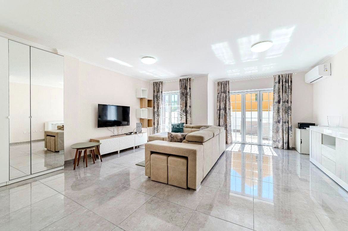 3 slaapkamer Villa te koop in San Miguel de Abona met zwembad - € 420.000 (Ref: 9247855)