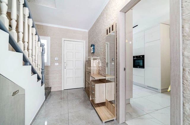 3 slaapkamer Villa te koop in San Miguel de Abona met zwembad - € 420.000 (Ref: 9247855)