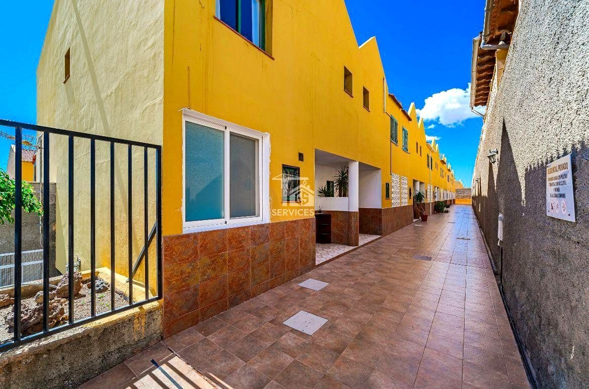 3 slaapkamer Villa te koop in San Miguel de Abona met zwembad - € 420.000 (Ref: 9247855)