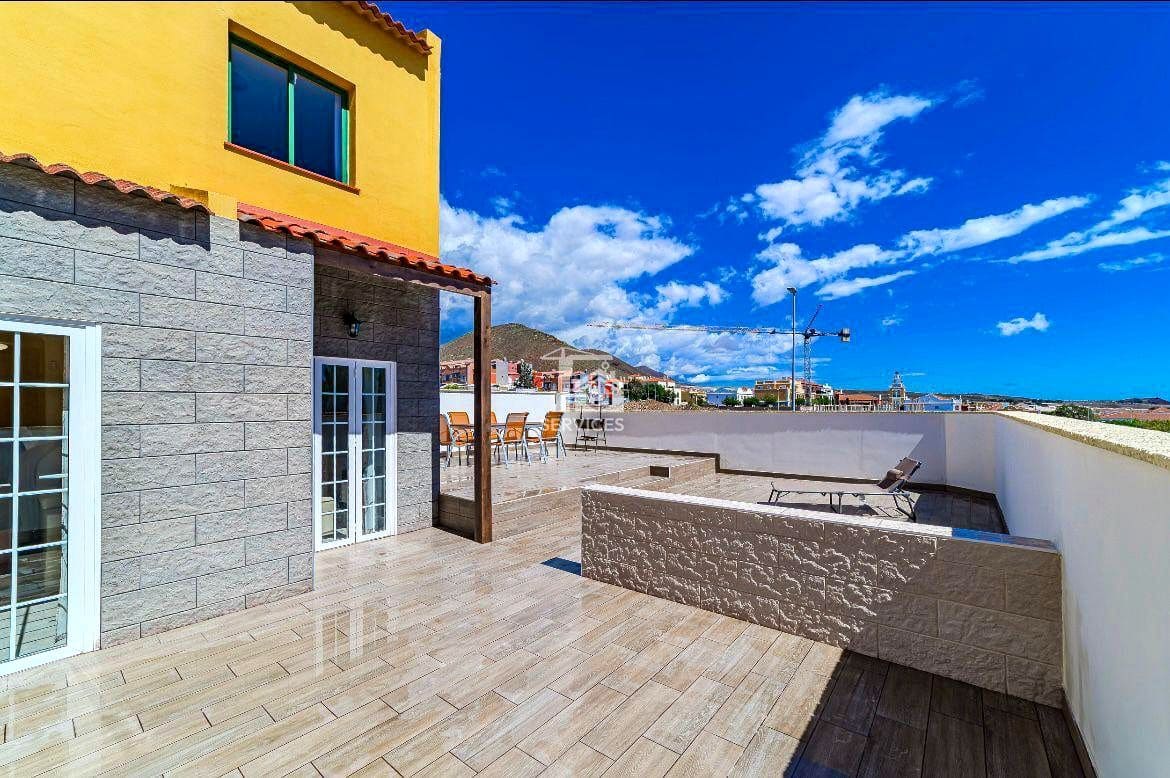 3 slaapkamer Villa te koop in San Miguel de Abona met zwembad - € 420.000 (Ref: 9247855)