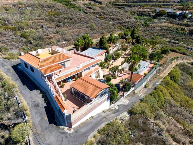 4 slaapkamer Villa te koop in Candelaria met zwembad garage - € 840.000 (Ref: 9262140)