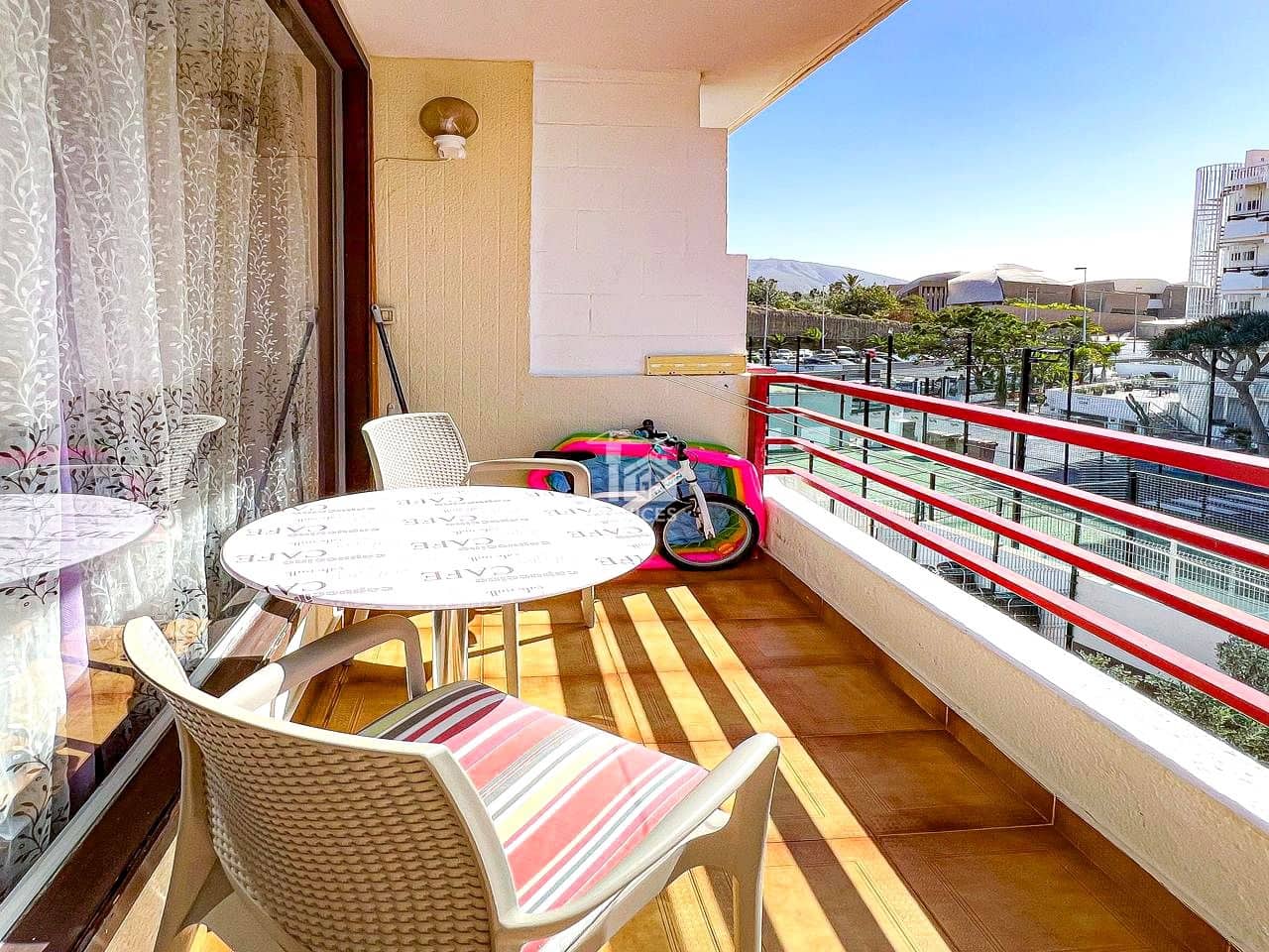 Leilighet til salgs i Costa Adeje med svømmebasseng garasje - € 220 000 (Ref: 9263953)