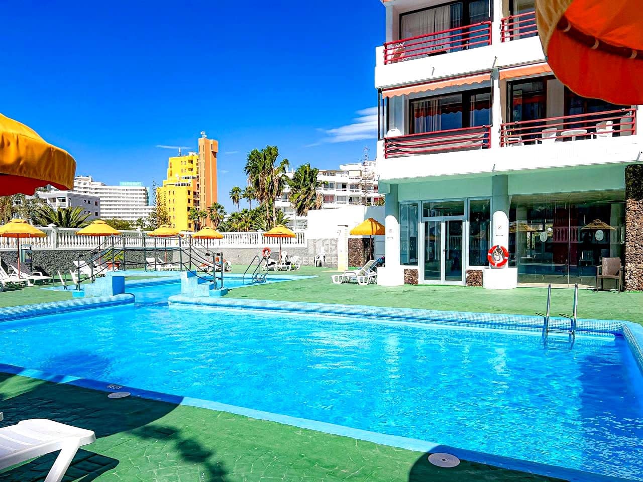 Leilighet til salgs i Costa Adeje med svømmebasseng garasje - € 220 000 (Ref: 9263953)