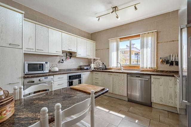 4 soveværelse Villa til salg i Chayofa, Arona med swimmingpool garage - € 825.000 (Ref: 9283964)