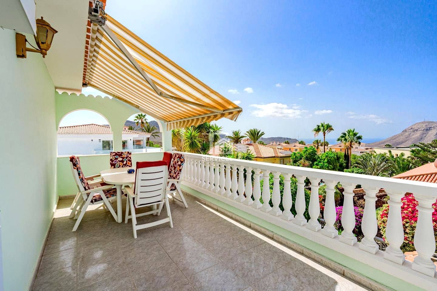 4 chambre Villa/Maison à vendre à Arona avec piscine garage - 825 000 € (Ref: 9283964)