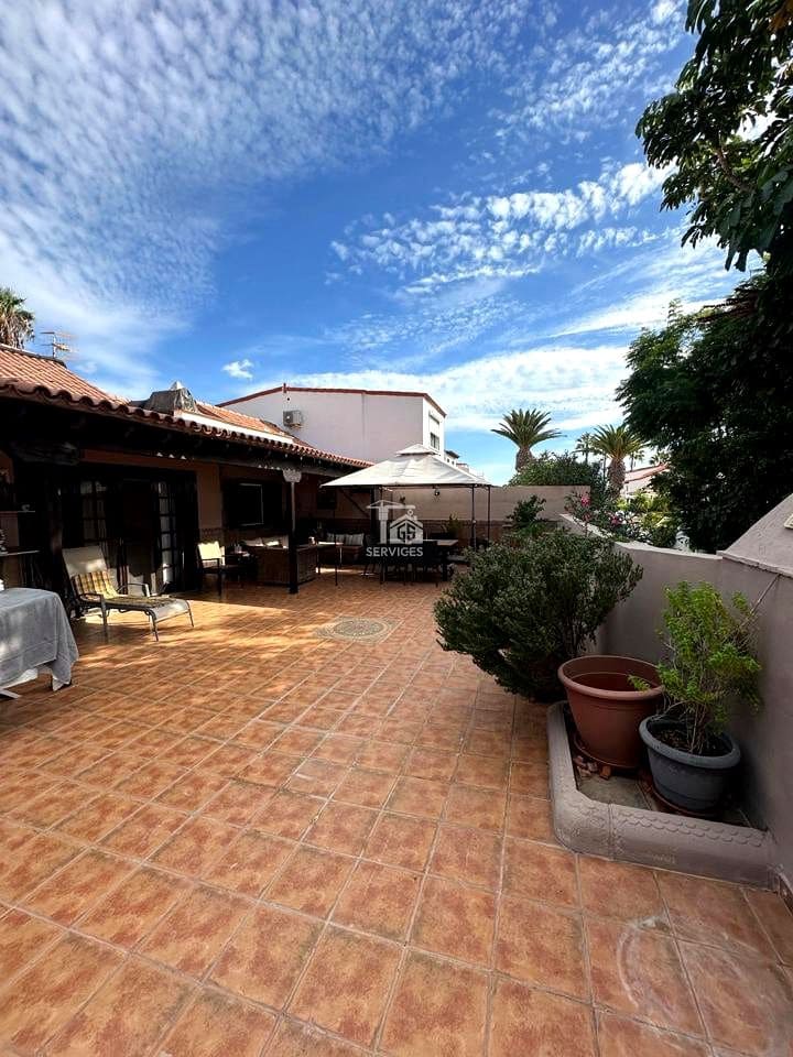 4 soveværelse Villa til salg i San Miguel de Abona med swimmingpool garage - € 470.000 (Ref: 9310264)