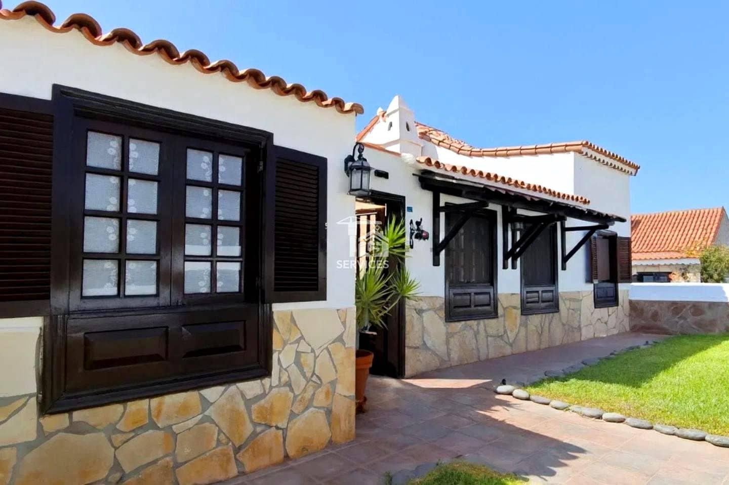 4 soveværelse Villa til salg i San Miguel de Abona med swimmingpool garage - € 470.000 (Ref: 9310264)