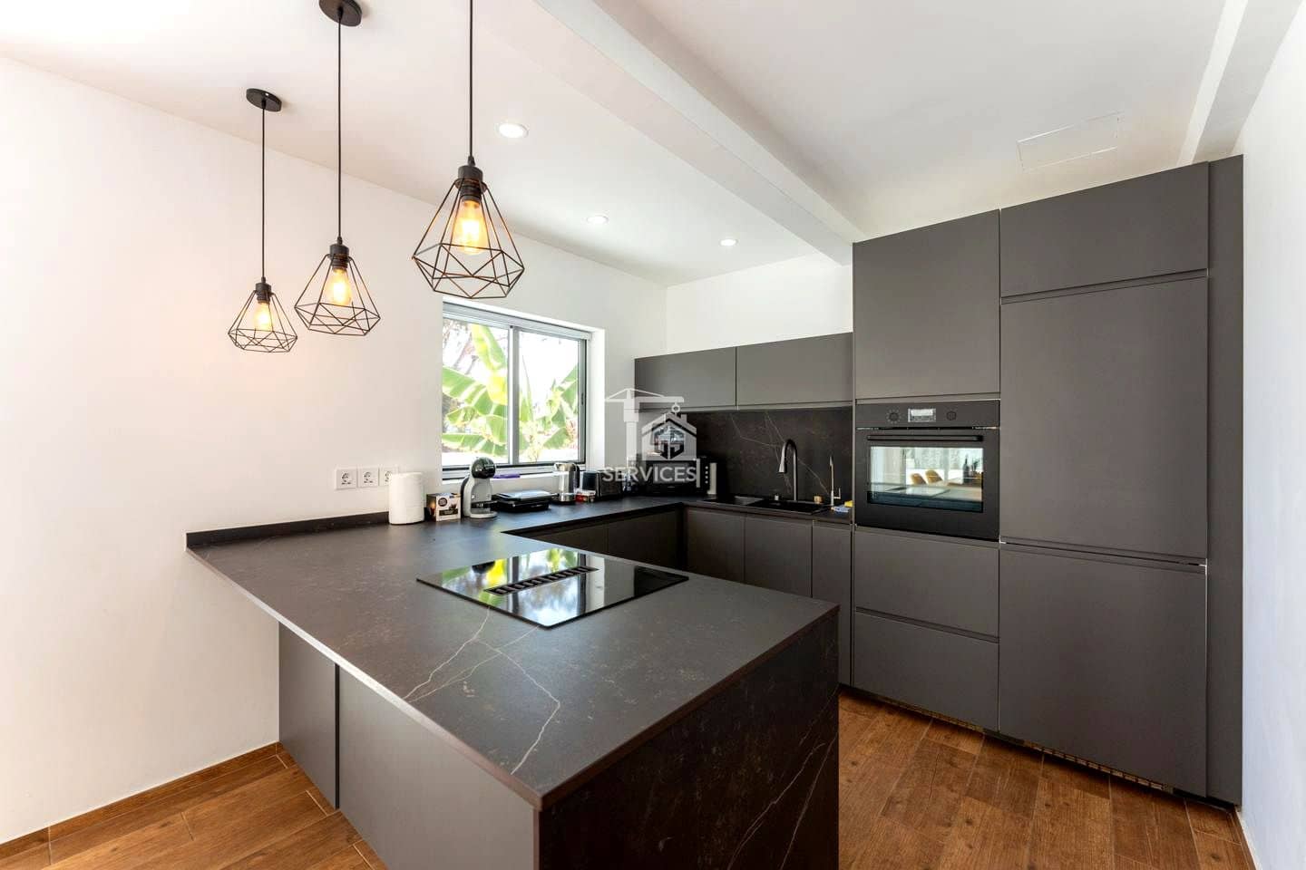 5 sovrum Villa till salu i Arona med pool garage - 995 000 € (Ref: 9322829)