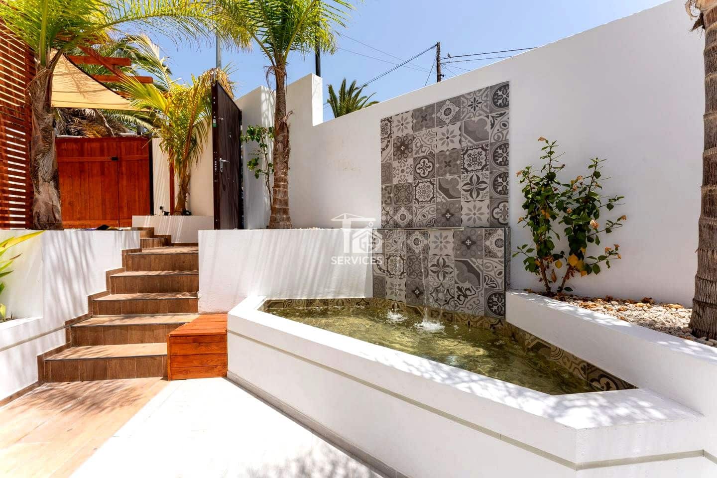 5 sovrum Villa till salu i Arona med pool garage - 995 000 € (Ref: 9322829)