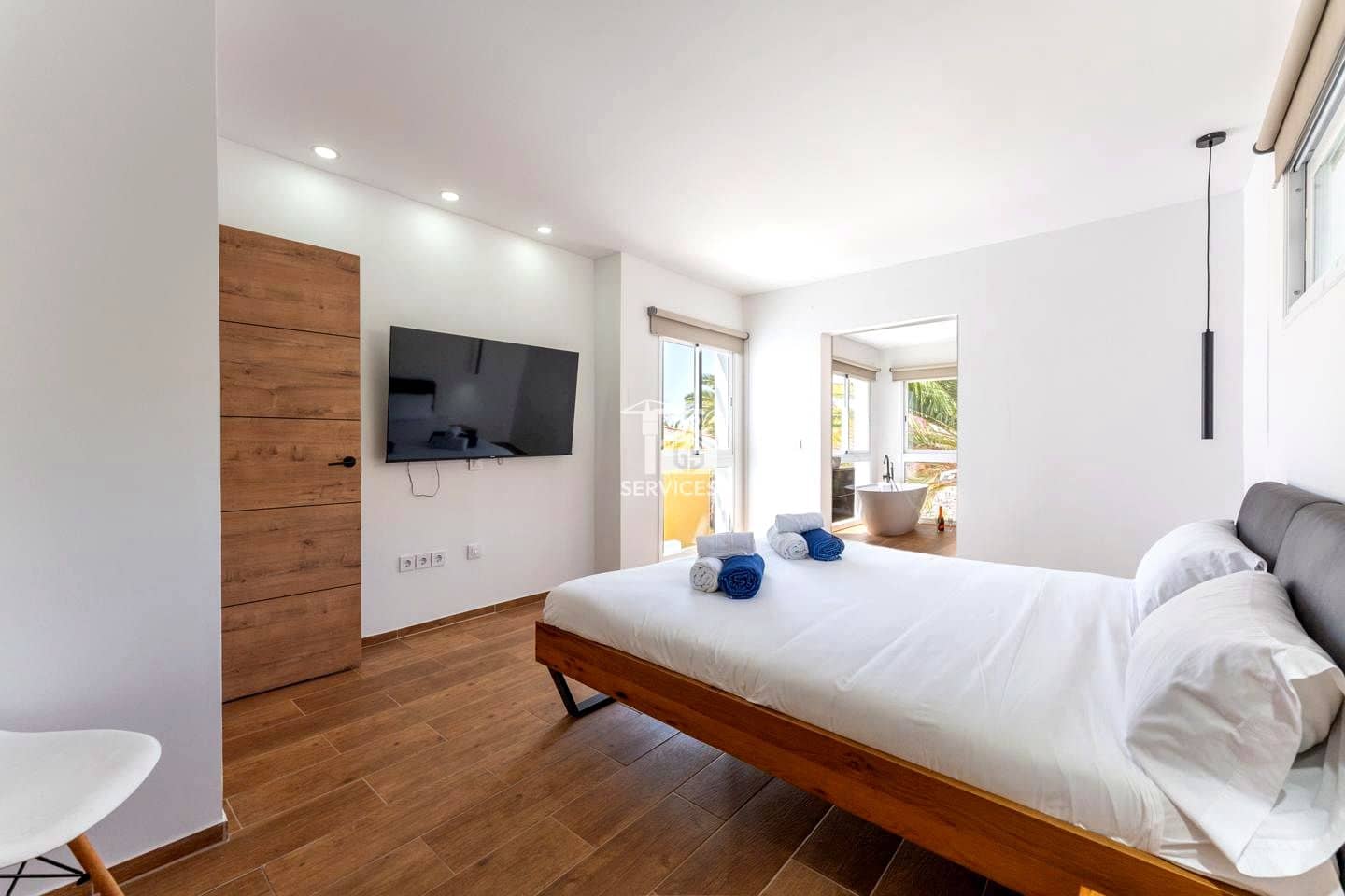 5 sovrum Villa till salu i Arona med pool garage - 995 000 € (Ref: 9322829)