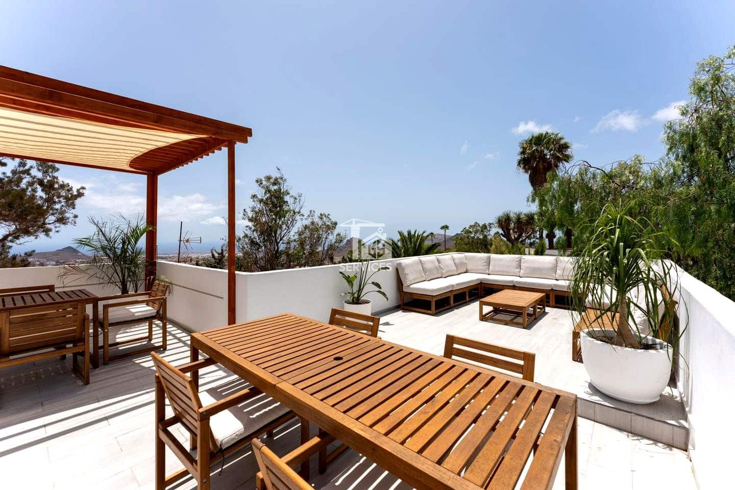 5 sovrum Villa till salu i Arona med pool garage - 995 000 € (Ref: 9322829)