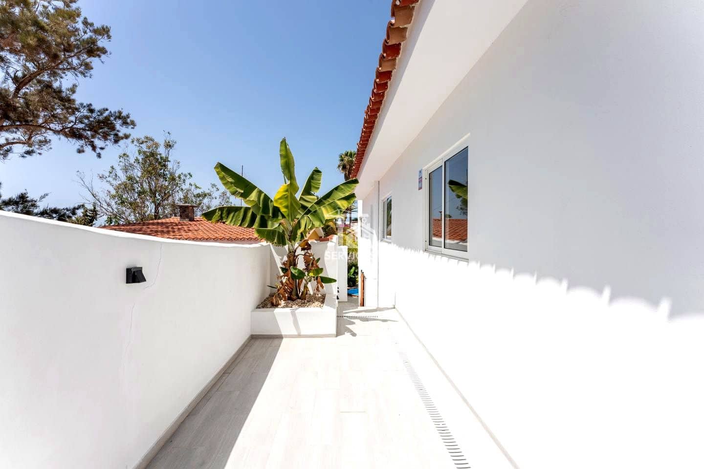 5 sovrum Villa till salu i Arona med pool garage - 995 000 € (Ref: 9322829)