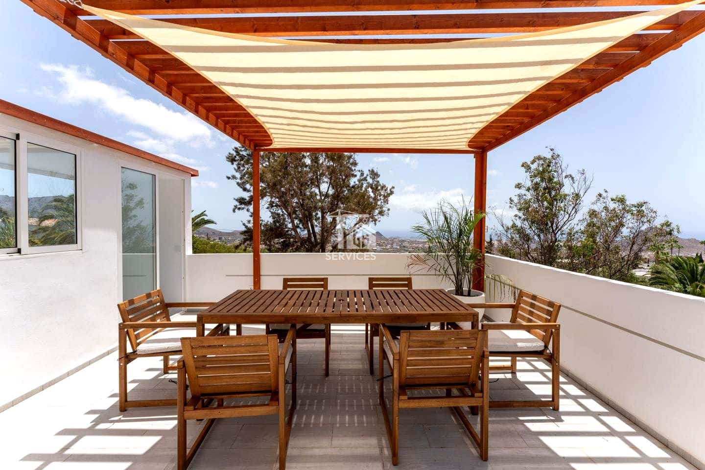 5 sovrum Villa till salu i Arona med pool garage - 995 000 € (Ref: 9322829)