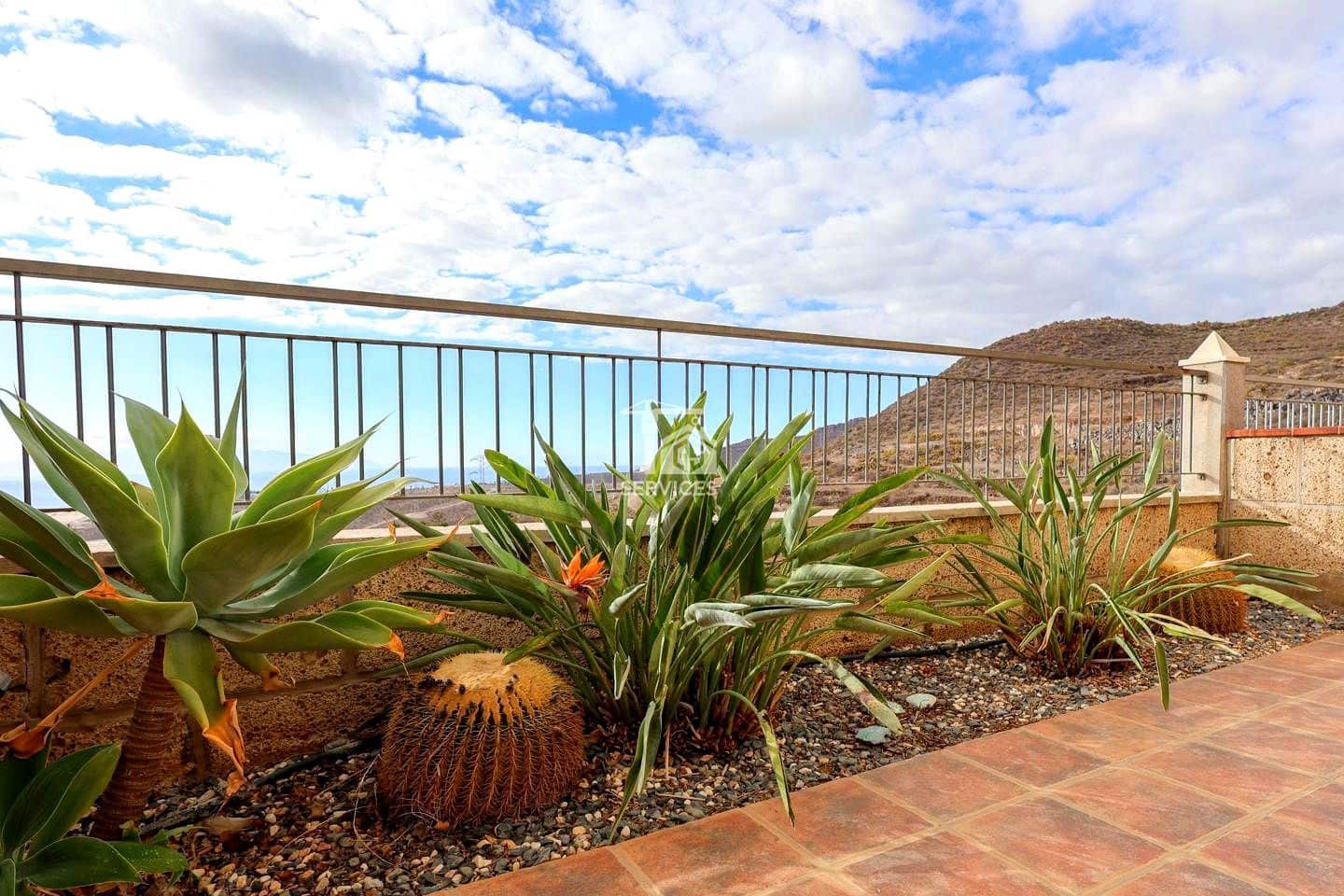 3 slaapkamer Villa te koop in Arona met garage - € 480.000 (Ref: 9354262)