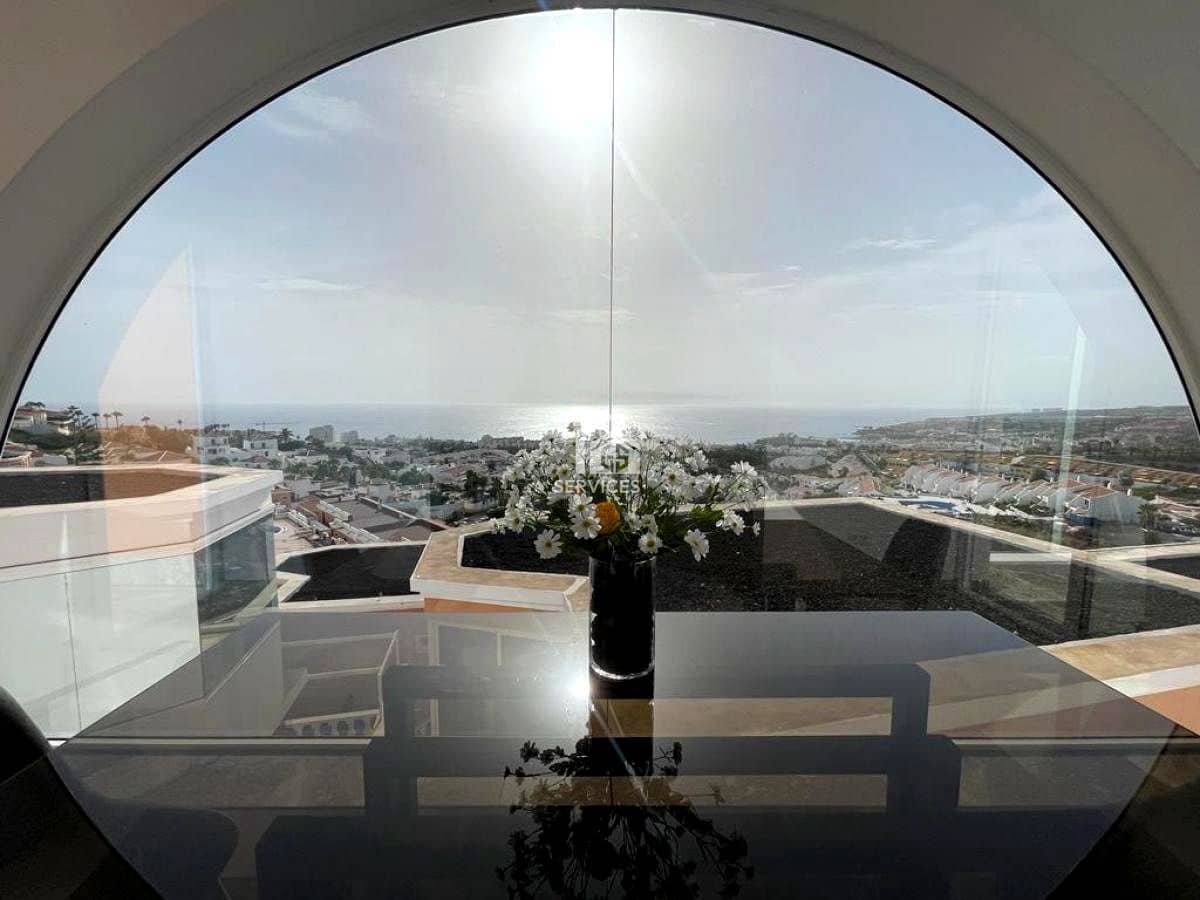 4 slaapkamer Villa te koop in Costa Adeje met garage - € 750.000 (Ref: 9354559)