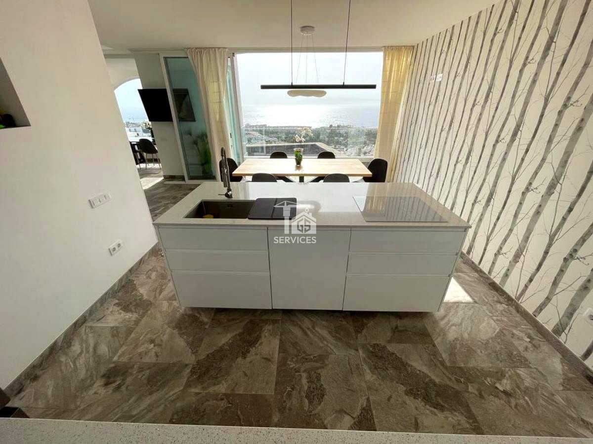 4 slaapkamer Villa te koop in Costa Adeje met garage - € 750.000 (Ref: 9354559)