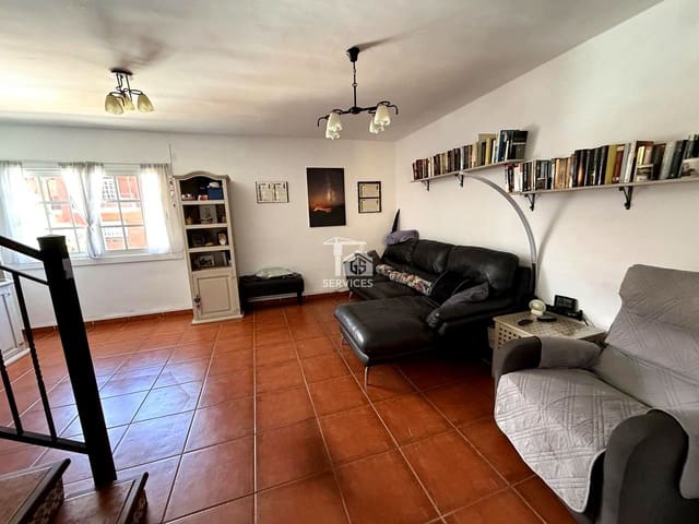 4 slaapkamer Villa te koop in Casco Urbano, Adeje met zwembad garage - € 415.000 (Ref: 9356523)