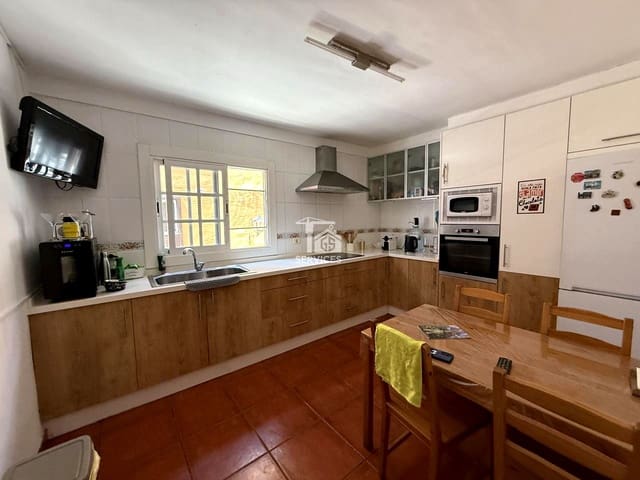 4 slaapkamer Villa te koop in Casco Urbano, Adeje met zwembad garage - € 415.000 (Ref: 9356523)