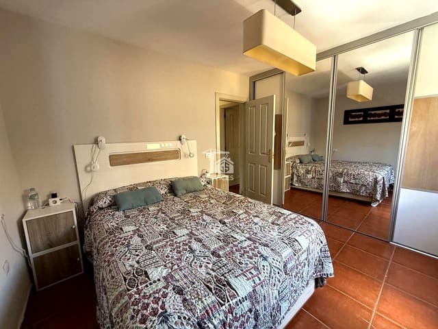 4 slaapkamer Villa te koop in Casco Urbano, Adeje met zwembad garage - € 415.000 (Ref: 9356523)