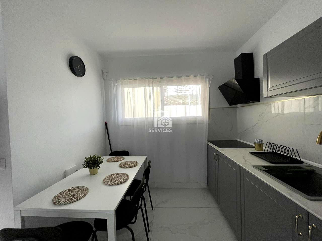 2 slaapkamer Villa te koop in Adeje met zwembad garage - € 270.000 (Ref: 9356533)