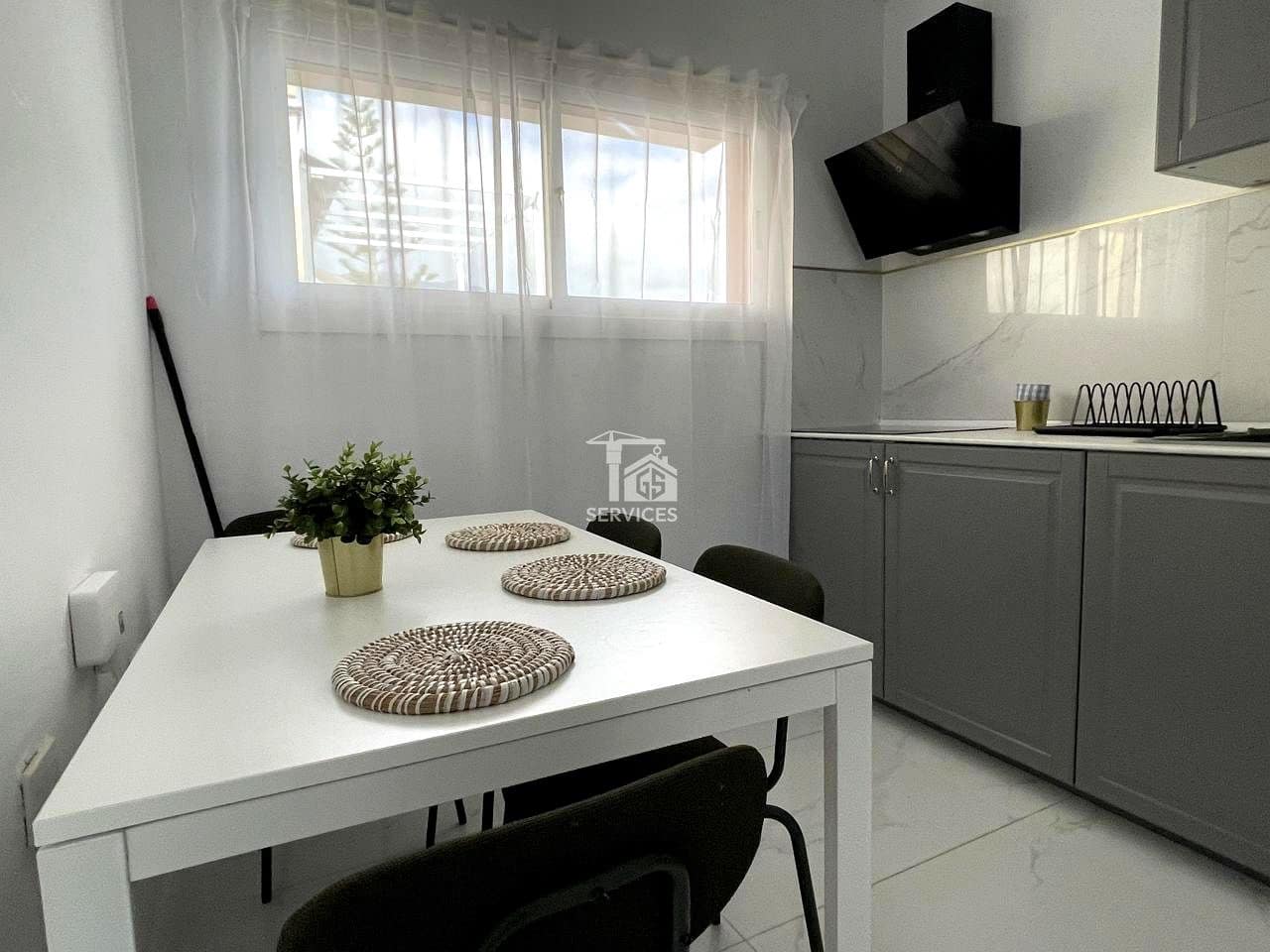 2 slaapkamer Villa te koop in Adeje met zwembad garage - € 270.000 (Ref: 9356533)