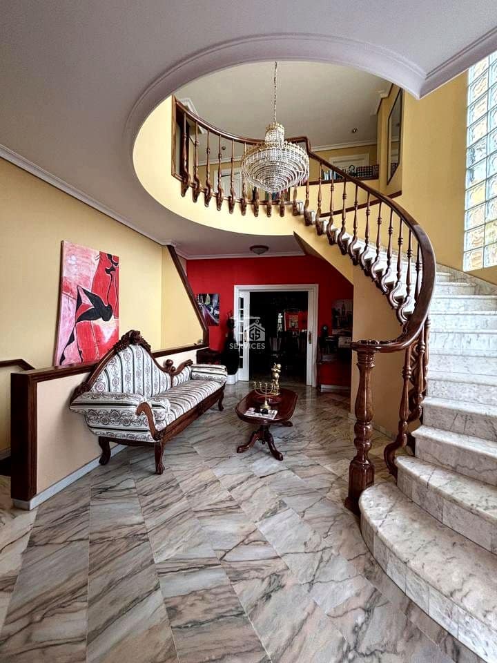 Chalet de 4 habitaciones en Arona en venta con piscina garaje - 850.000 € (Ref: 9357087)