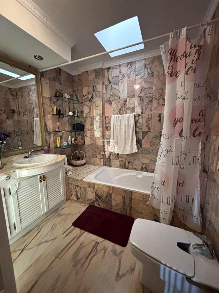 Chalet de 4 habitaciones en Arona en venta con piscina garaje - 850.000 € (Ref: 9357087)