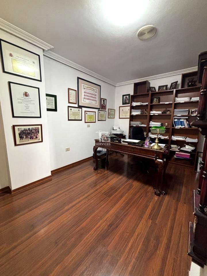 Chalet de 4 habitaciones en Arona en venta con piscina garaje - 850.000 € (Ref: 9357087)