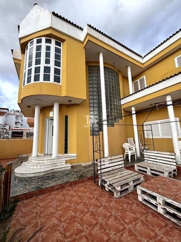Chalet de 4 habitaciones en Arona en venta con piscina garaje - 850.000 € (Ref: 9357087)