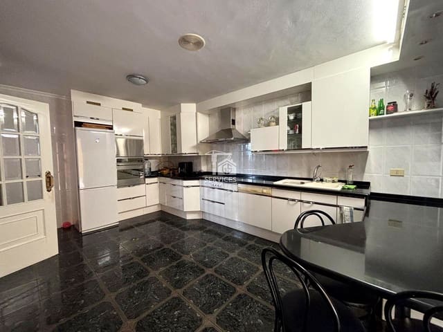 Chalet de 4 habitaciones en Arona en venta con piscina garaje - 850.000 € (Ref: 9357087)