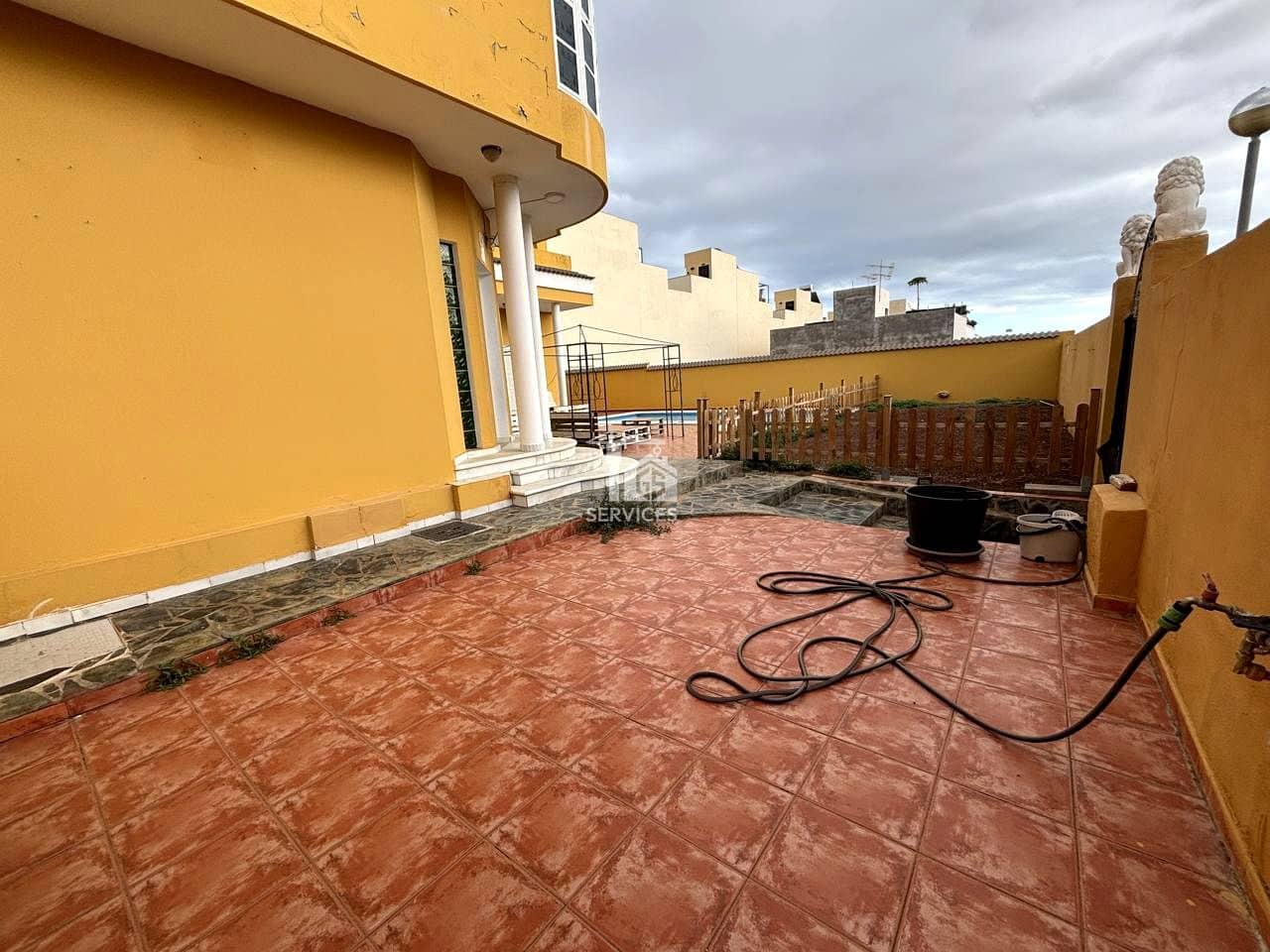 Chalet de 4 habitaciones en Arona en venta con piscina garaje - 850.000 € (Ref: 9357087)