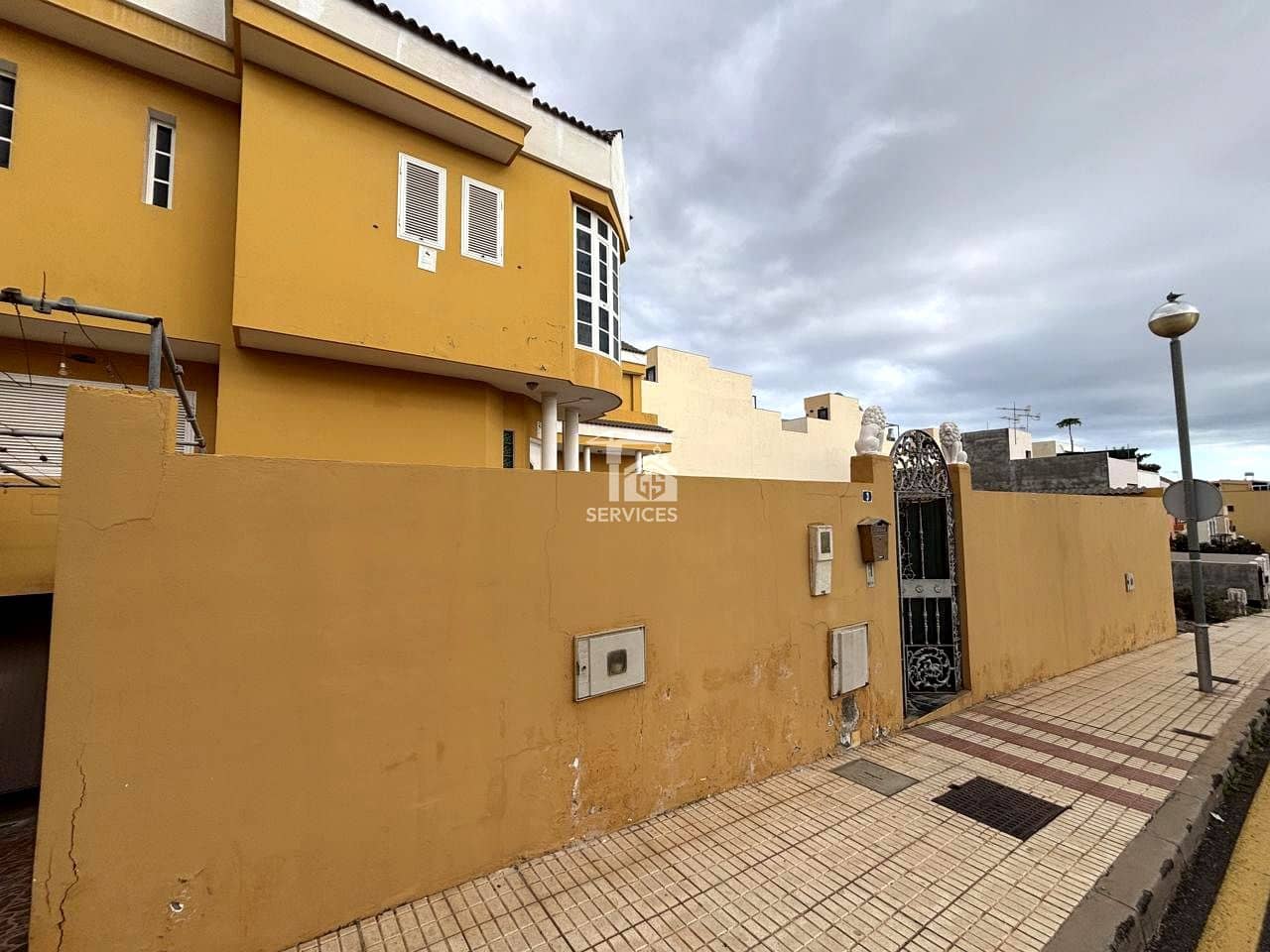 Chalet de 4 habitaciones en Arona en venta con piscina garaje - 850.000 € (Ref: 9357087)