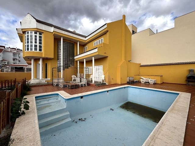 Chalet de 4 habitaciones en Arona en venta con piscina garaje - 850.000 € (Ref: 9357087)